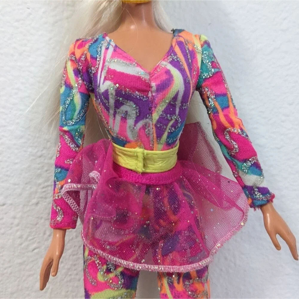 Hot Skatin Barbie Doll Articulated Jointed Blonde Hair Blue Eyes 1993 Mattel